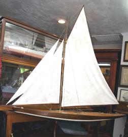 Hampton Model Pond Yacht