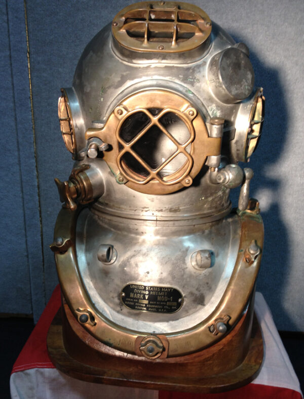 Desco US Navy Mark V Dive Helmet with Morse Plaque - Image 4