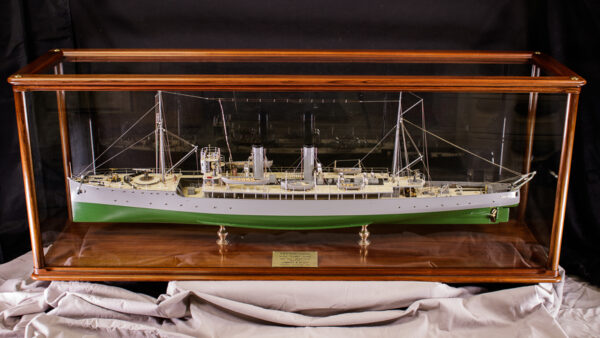 ACACIA Class Sloop H.M.S. HONEYSUCKLE of 1915