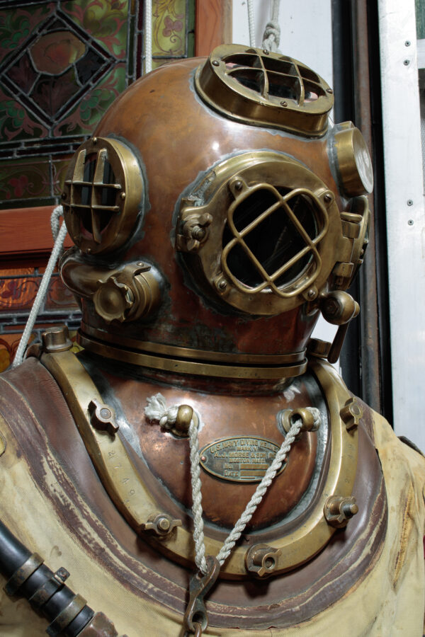 USN Morse Mark V Dive Helmet, Suit and Gear - Image 12