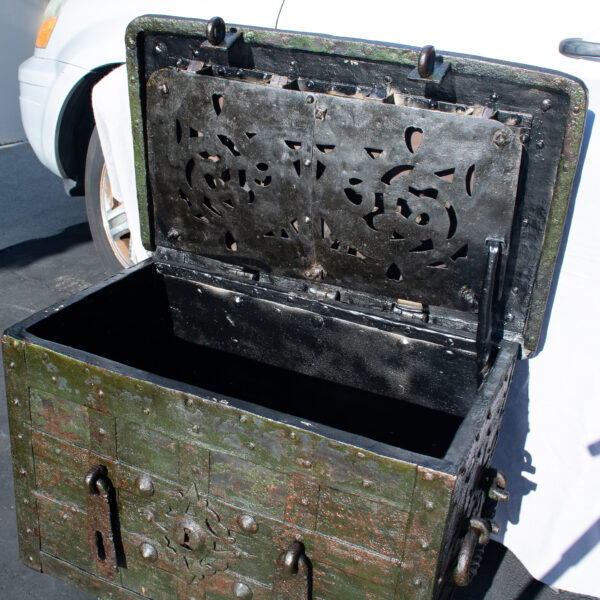 18th Century Armada Chest with Original Keys - Image 4