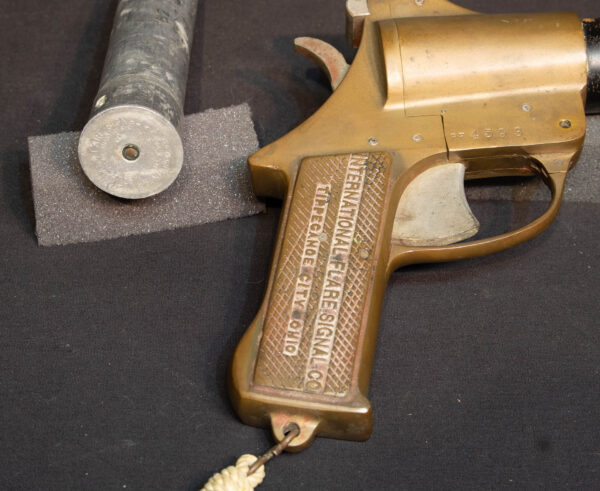 US Coast Guard Flare Gun with Flare - Image 6