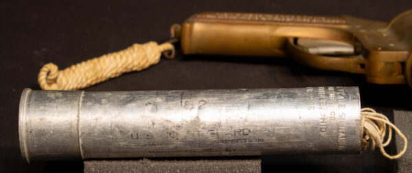 US Coast Guard Flare Gun with Flare - Image 4