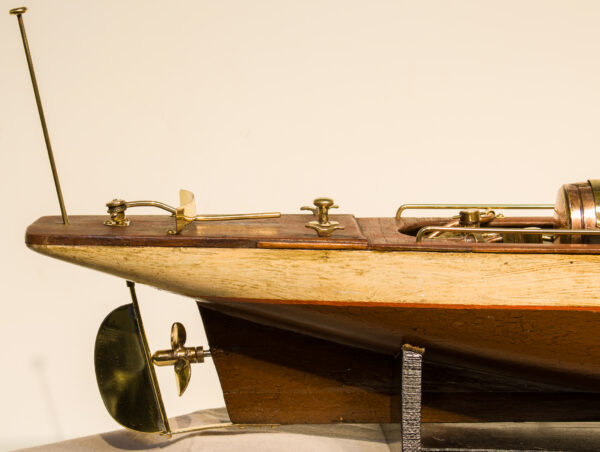 Live Steam Model of a Speedboat - Image 6