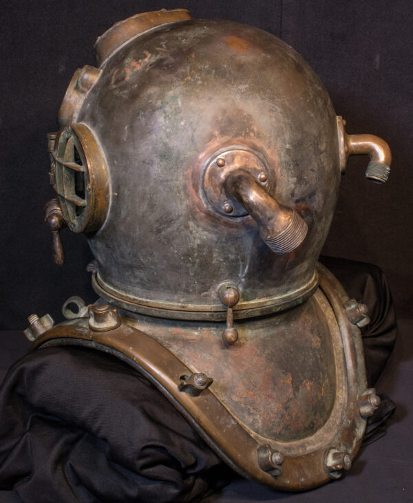 US Navy Morse/DESCO Mark V Dive Helmet No. 927/4231 - Image 3