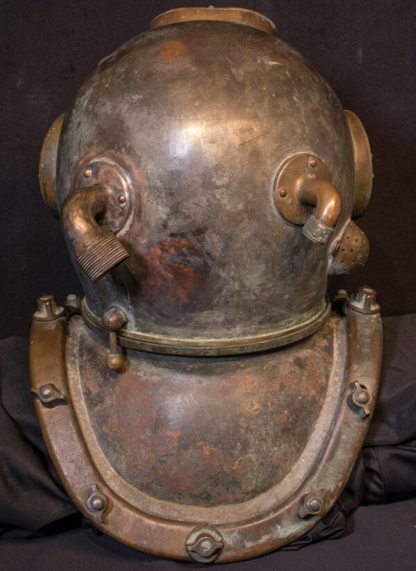 US Navy Morse/DESCO Mark V Dive Helmet No. 927/4231 - Image 4