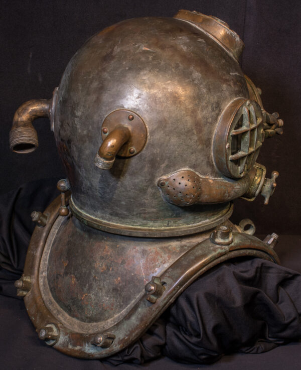 US Navy Morse/DESCO Mark V Dive Helmet No. 927/4231 - Image 5
