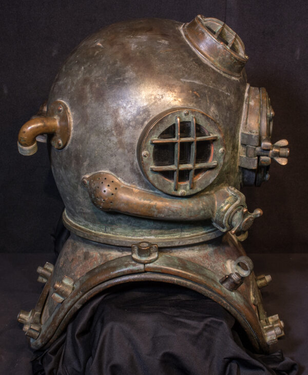 US Navy Morse/DESCO Mark V Dive Helmet No. 927/4231 - Image 6